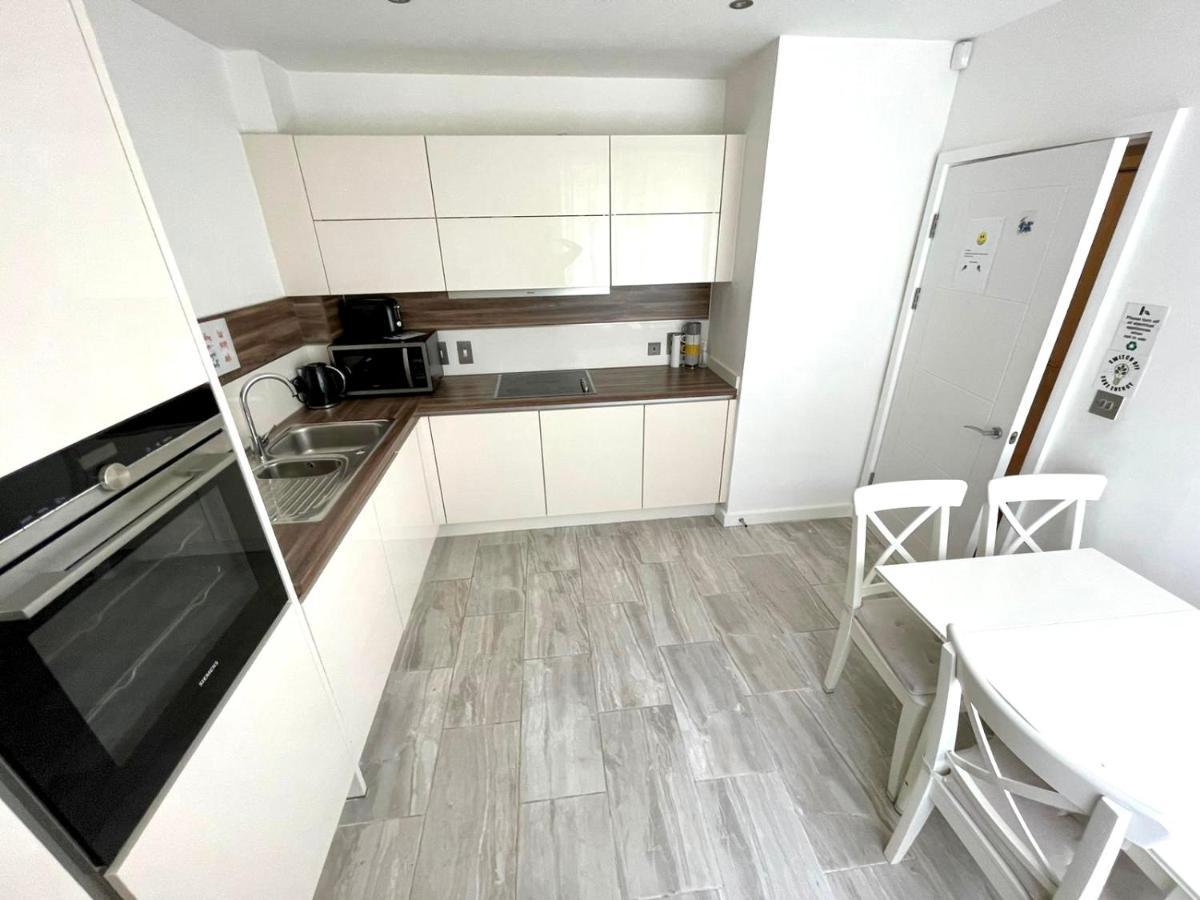 London Stratford Luxury House, 5 Minutes Walk Station, Westfield, 3 Bedrooms 3 Bathrooms, Reception, Garden, Parking Bagian luar foto