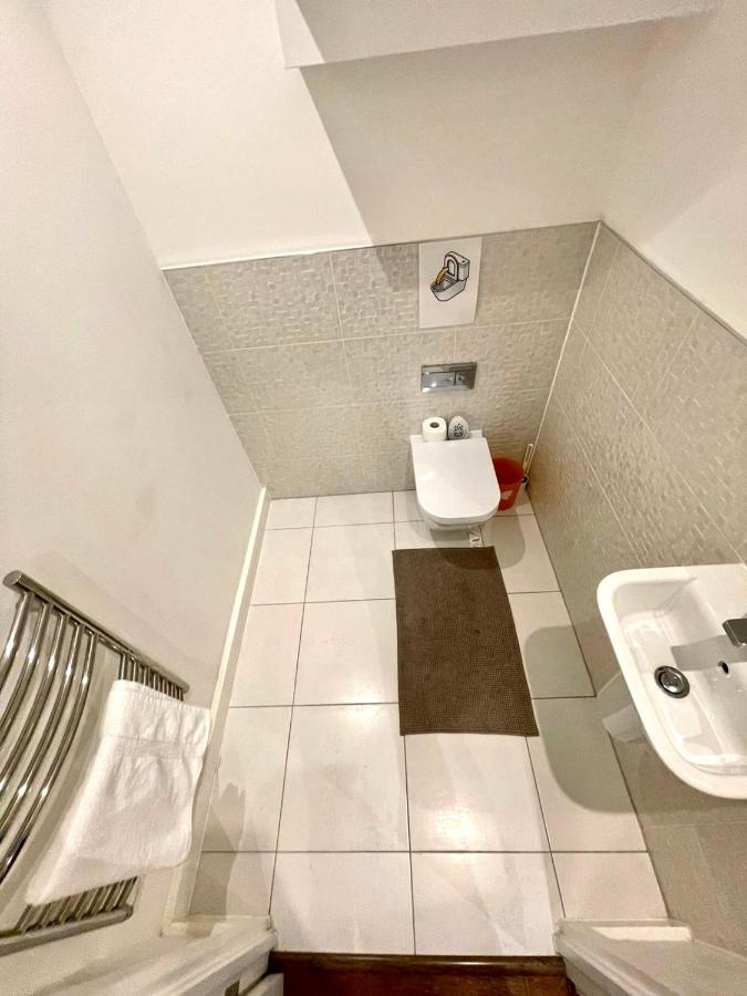 London Stratford Luxury House, 5 Minutes Walk Station, Westfield, 3 Bedrooms 3 Bathrooms, Reception, Garden, Parking Bagian luar foto
