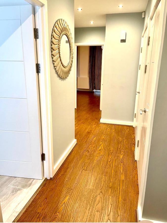 London Stratford Luxury House, 5 Minutes Walk Station, Westfield, 3 Bedrooms 3 Bathrooms, Reception, Garden, Parking Bagian luar foto