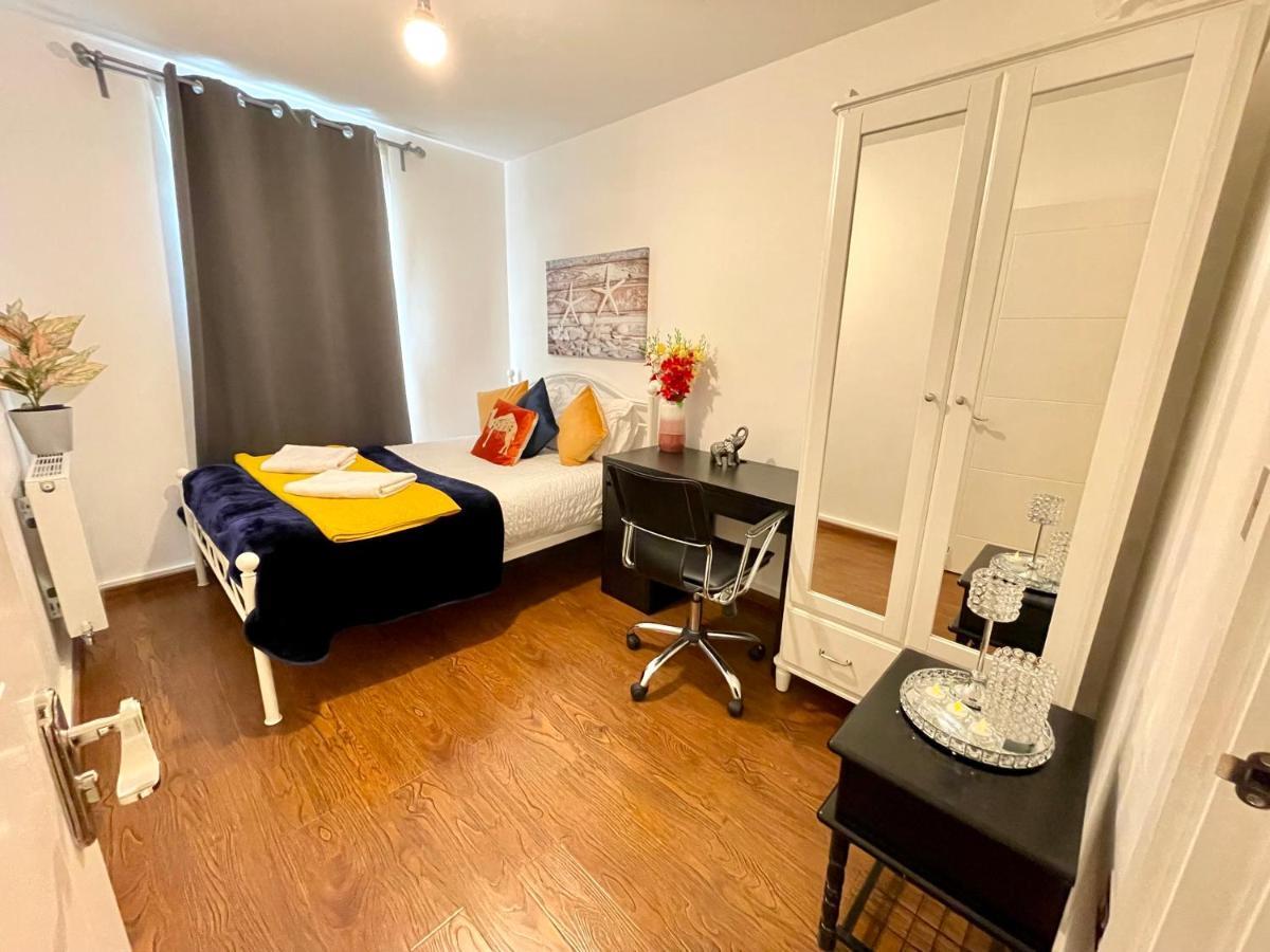 London Stratford Luxury House, 5 Minutes Walk Station, Westfield, 3 Bedrooms 3 Bathrooms, Reception, Garden, Parking Bagian luar foto