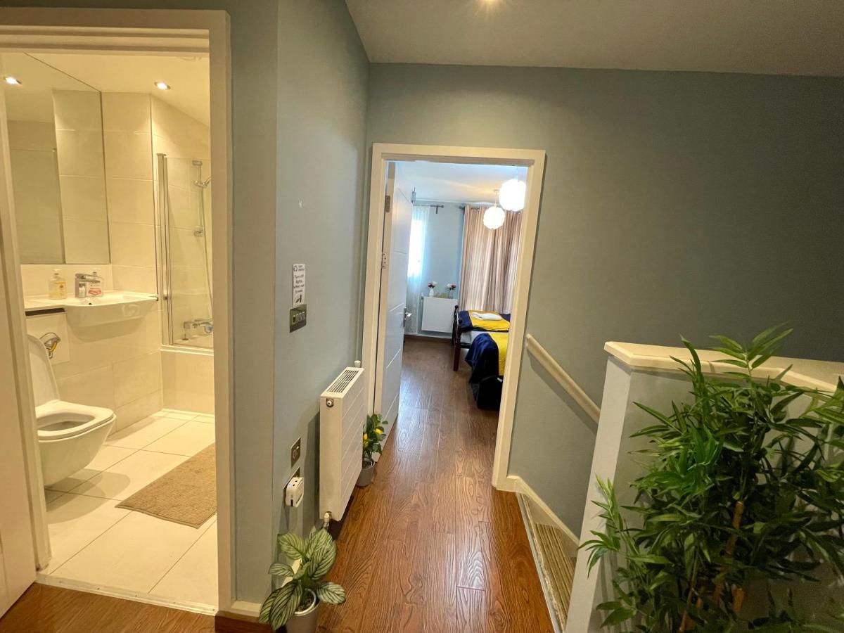 London Stratford Luxury House, 5 Minutes Walk Station, Westfield, 3 Bedrooms 3 Bathrooms, Reception, Garden, Parking Bagian luar foto