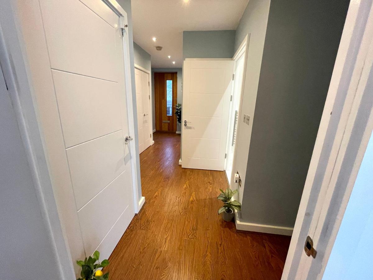 London Stratford Luxury House, 5 Minutes Walk Station, Westfield, 3 Bedrooms 3 Bathrooms, Reception, Garden, Parking Bagian luar foto