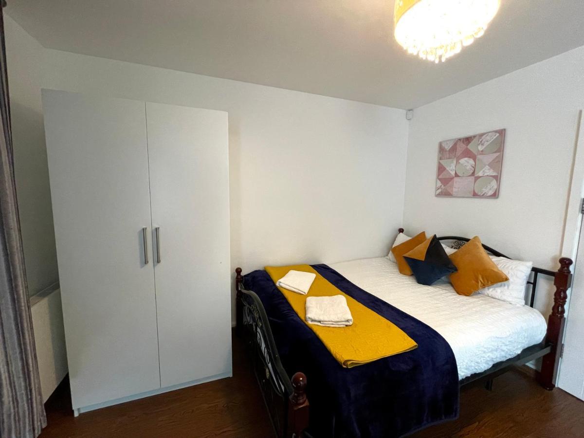 London Stratford Luxury House, 5 Minutes Walk Station, Westfield, 3 Bedrooms 3 Bathrooms, Reception, Garden, Parking Bagian luar foto