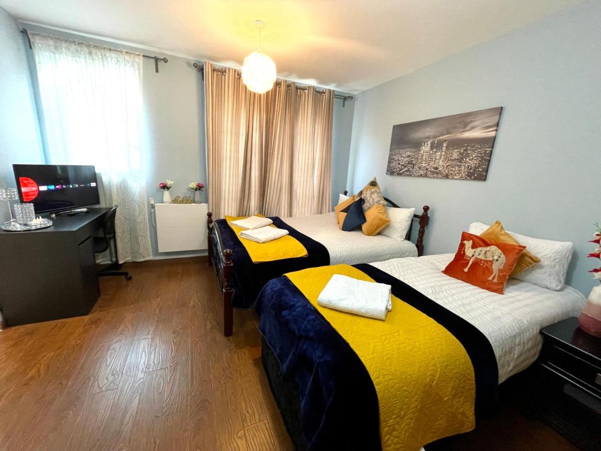 London Stratford Luxury House, 5 Minutes Walk Station, Westfield, 3 Bedrooms 3 Bathrooms, Reception, Garden, Parking Bagian luar foto
