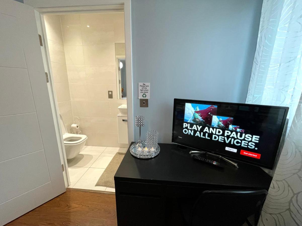 London Stratford Luxury House, 5 Minutes Walk Station, Westfield, 3 Bedrooms 3 Bathrooms, Reception, Garden, Parking Bagian luar foto