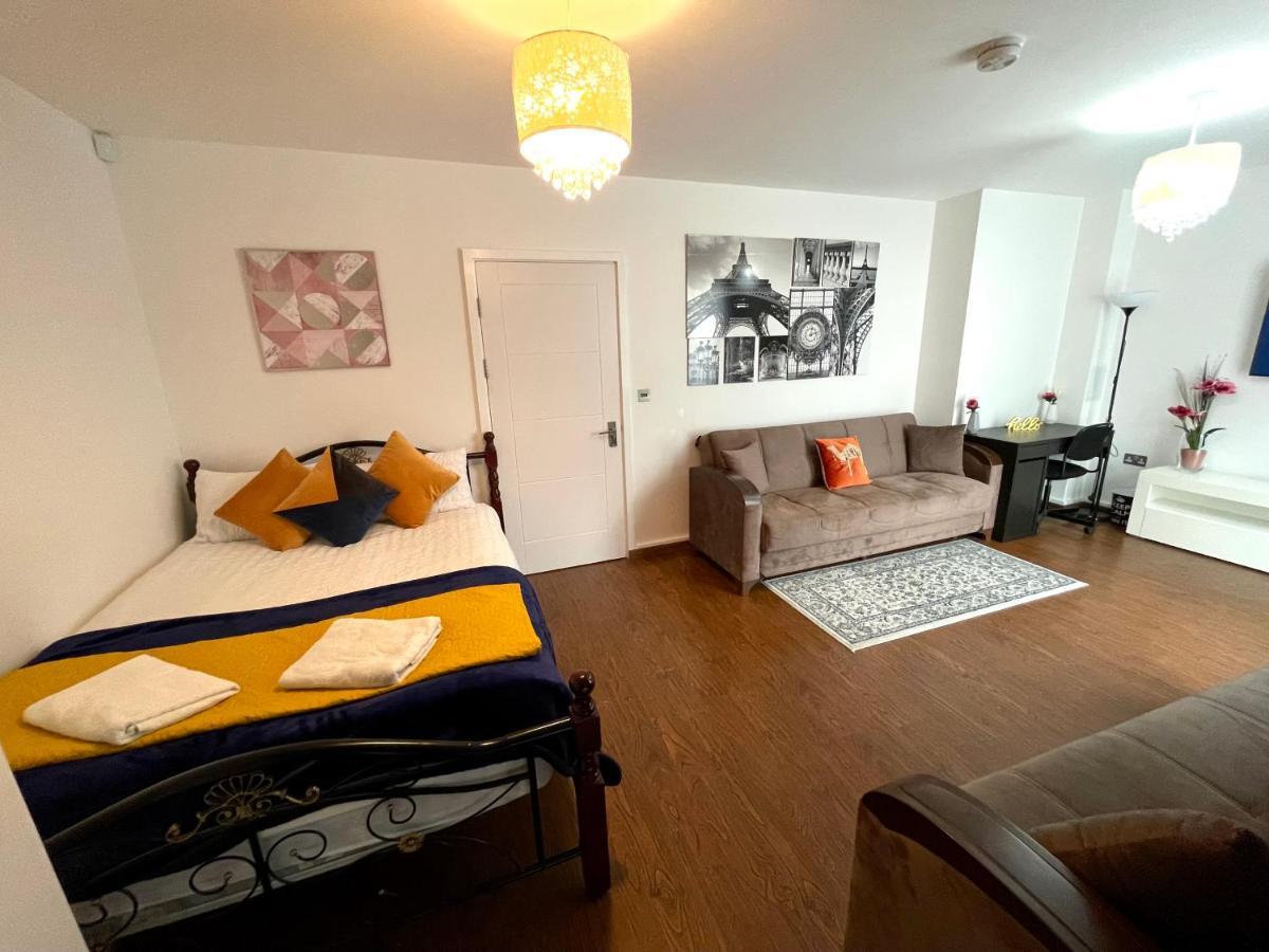 London Stratford Luxury House, 5 Minutes Walk Station, Westfield, 3 Bedrooms 3 Bathrooms, Reception, Garden, Parking Bagian luar foto