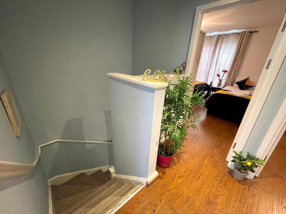 London Stratford Luxury House, 5 Minutes Walk Station, Westfield, 3 Bedrooms 3 Bathrooms, Reception, Garden, Parking Bagian luar foto