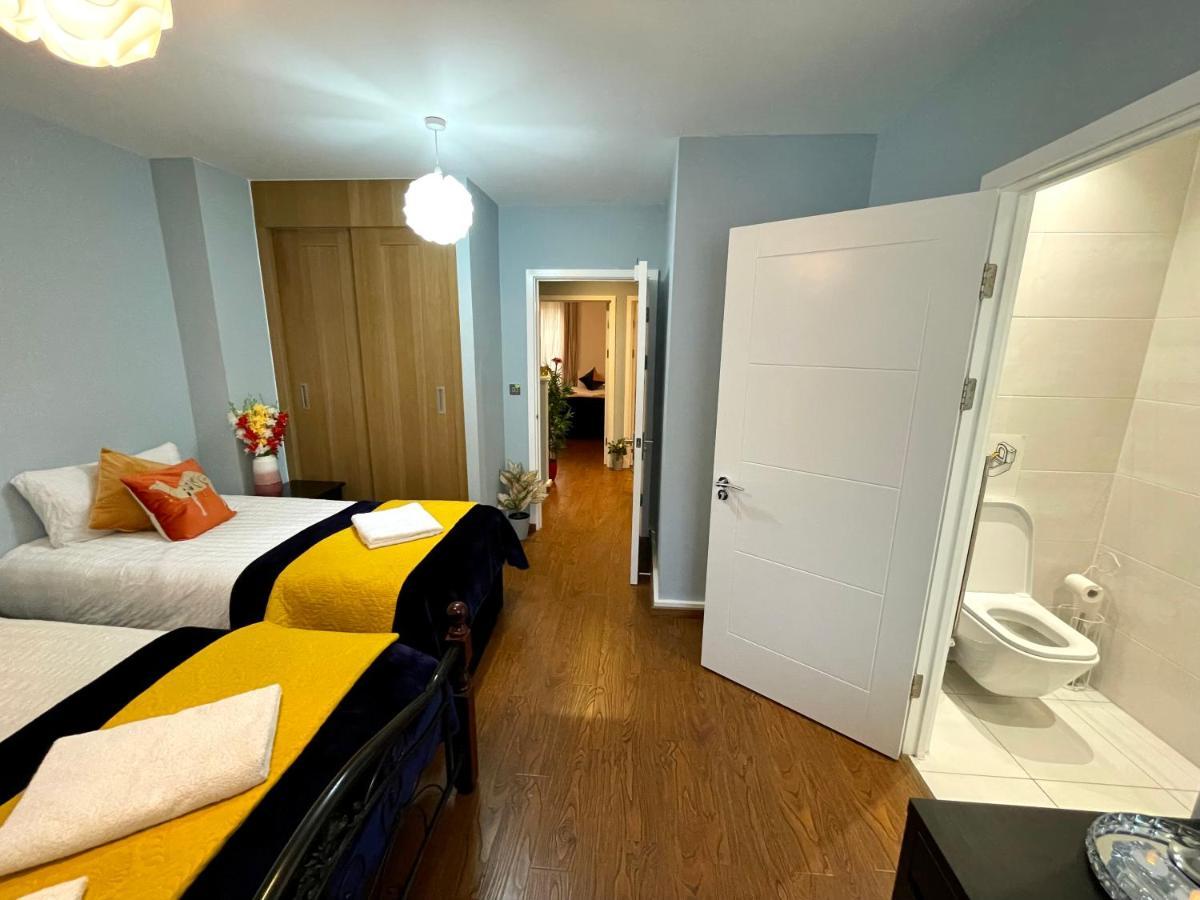 London Stratford Luxury House, 5 Minutes Walk Station, Westfield, 3 Bedrooms 3 Bathrooms, Reception, Garden, Parking Bagian luar foto