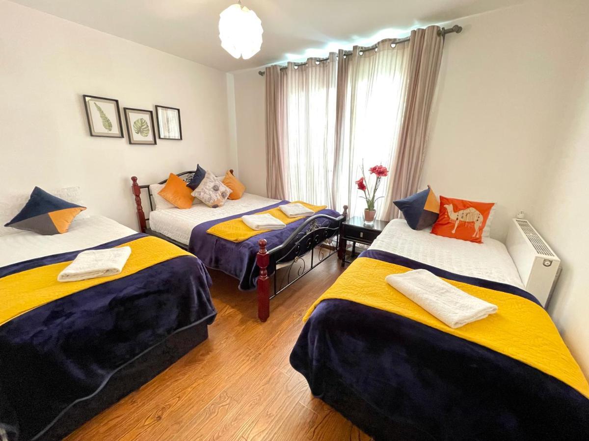 London Stratford Luxury House, 5 Minutes Walk Station, Westfield, 3 Bedrooms 3 Bathrooms, Reception, Garden, Parking Bagian luar foto