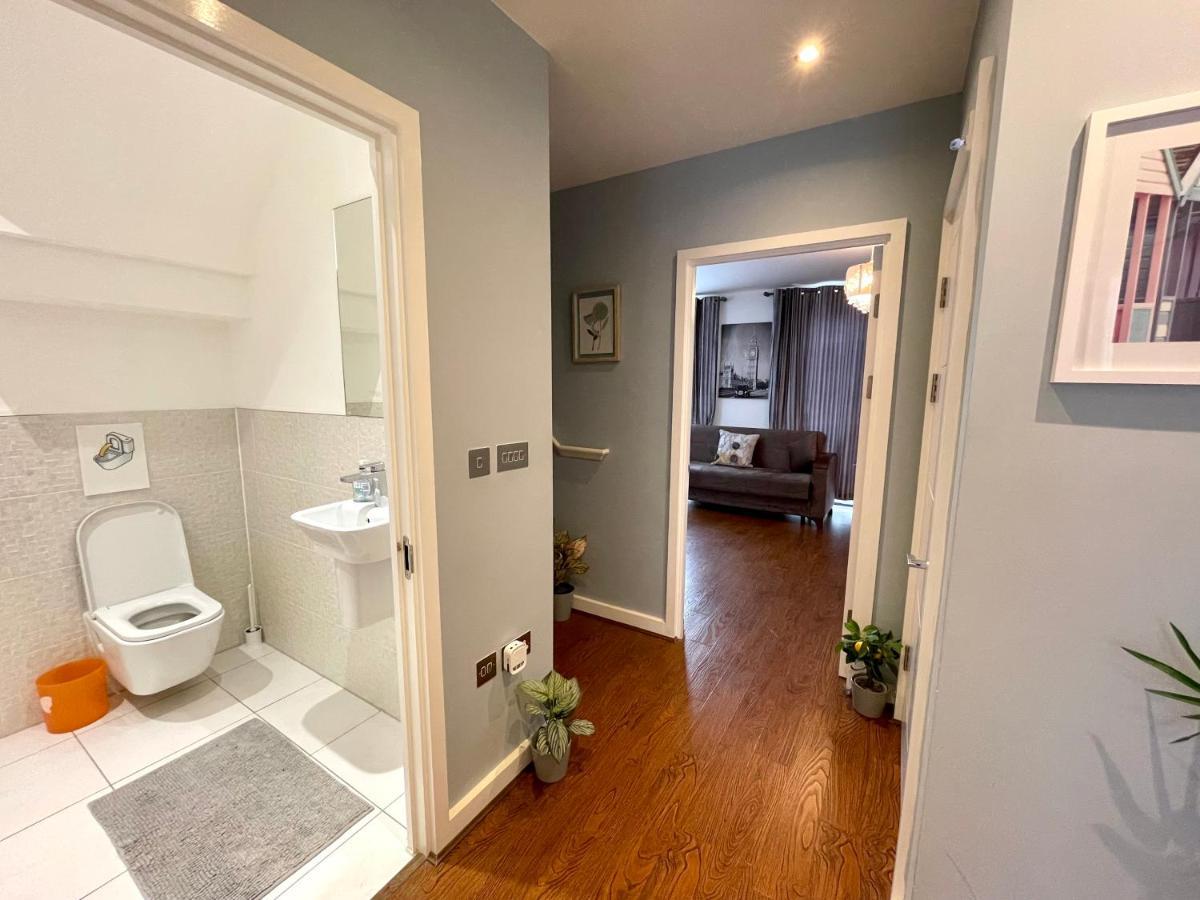 London Stratford Luxury House, 5 Minutes Walk Station, Westfield, 3 Bedrooms 3 Bathrooms, Reception, Garden, Parking Bagian luar foto