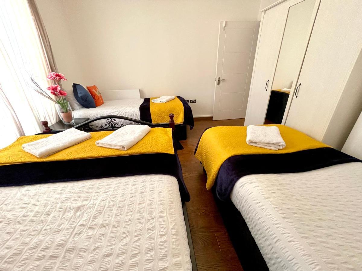 London Stratford Luxury House, 5 Minutes Walk Station, Westfield, 3 Bedrooms 3 Bathrooms, Reception, Garden, Parking Bagian luar foto