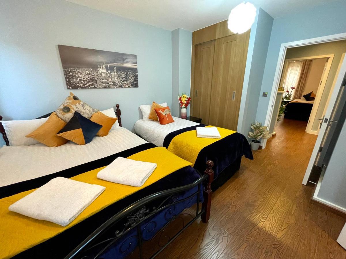 London Stratford Luxury House, 5 Minutes Walk Station, Westfield, 3 Bedrooms 3 Bathrooms, Reception, Garden, Parking Bagian luar foto