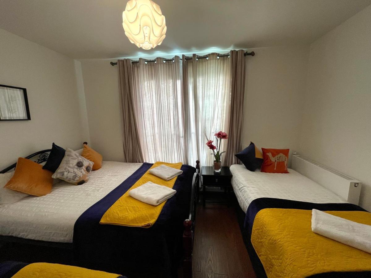 London Stratford Luxury House, 5 Minutes Walk Station, Westfield, 3 Bedrooms 3 Bathrooms, Reception, Garden, Parking Bagian luar foto