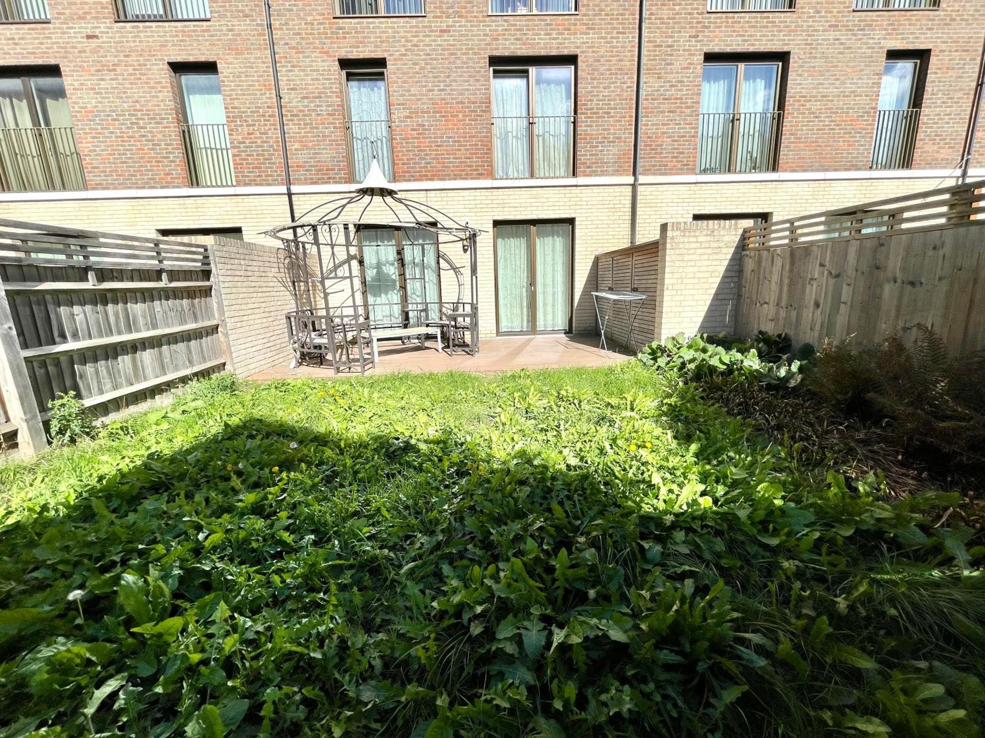 London Stratford Luxury House, 5 Minutes Walk Station, Westfield, 3 Bedrooms 3 Bathrooms, Reception, Garden, Parking Bagian luar foto